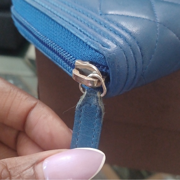 CHANEL Zip Wallet. EUC - Picture 9 of 13